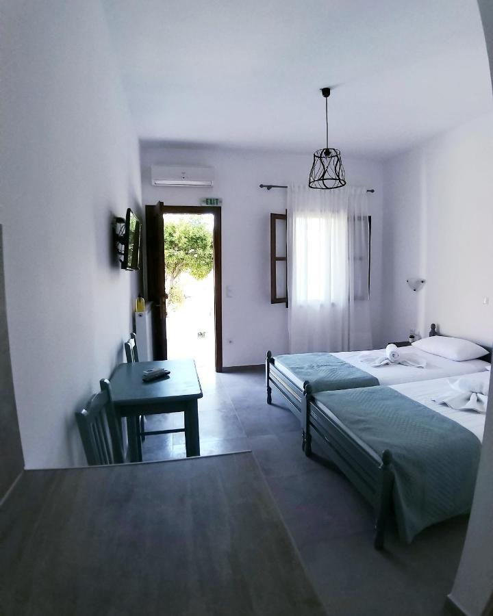 Mavrikou Helen Apartments Skyros Bagian luar foto