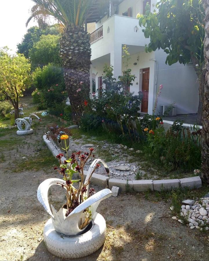 Mavrikou Helen Apartments Skyros Bagian luar foto